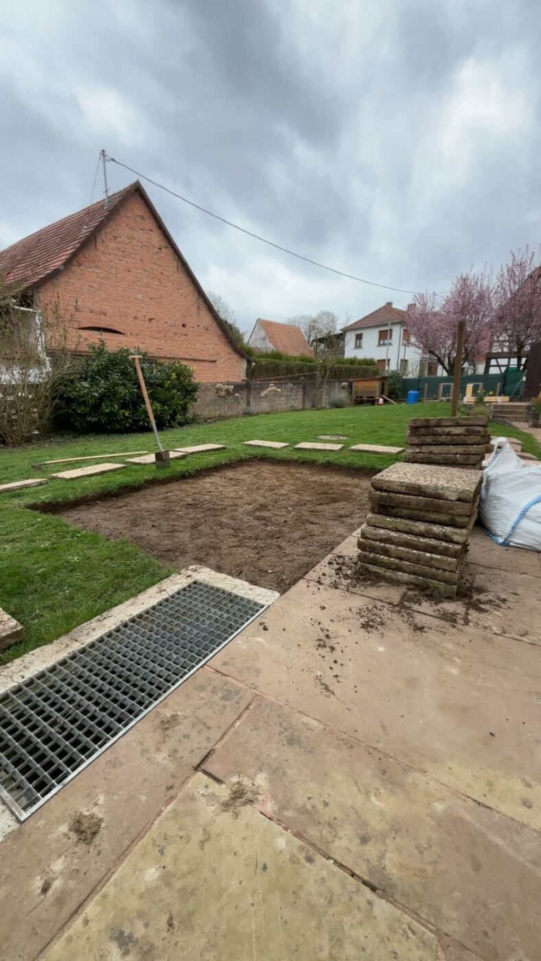 Dalles de terrasse déposées avant remise à niveau