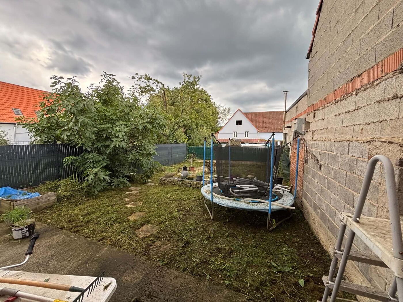 Jardin débroussaillé et net après intervention